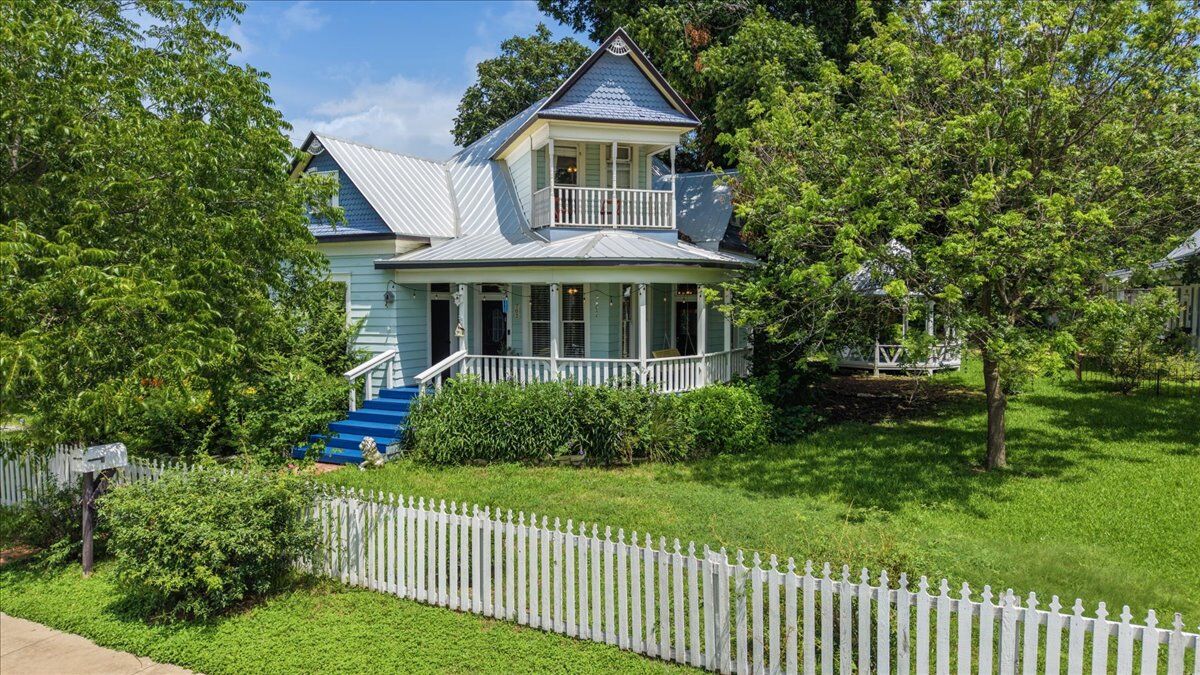Property Photo:  702 E Main Street  TX 78664 