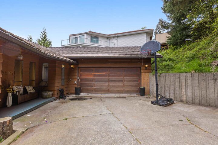 Property Photo: 2581 Zurich Drive BC V3G 1C4