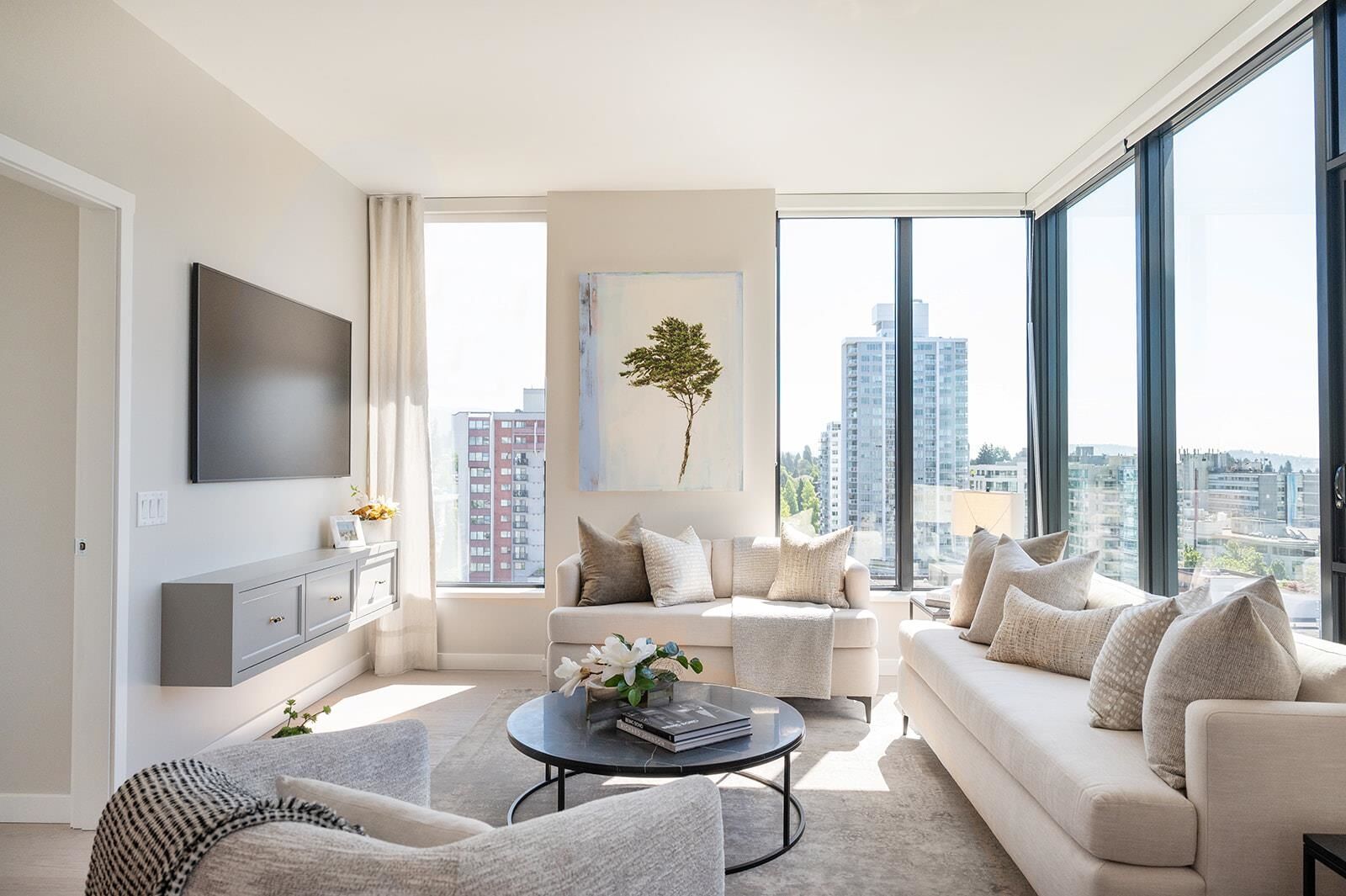 Property Photo: 128 W 15th Street 1405 BC V7M 1R5