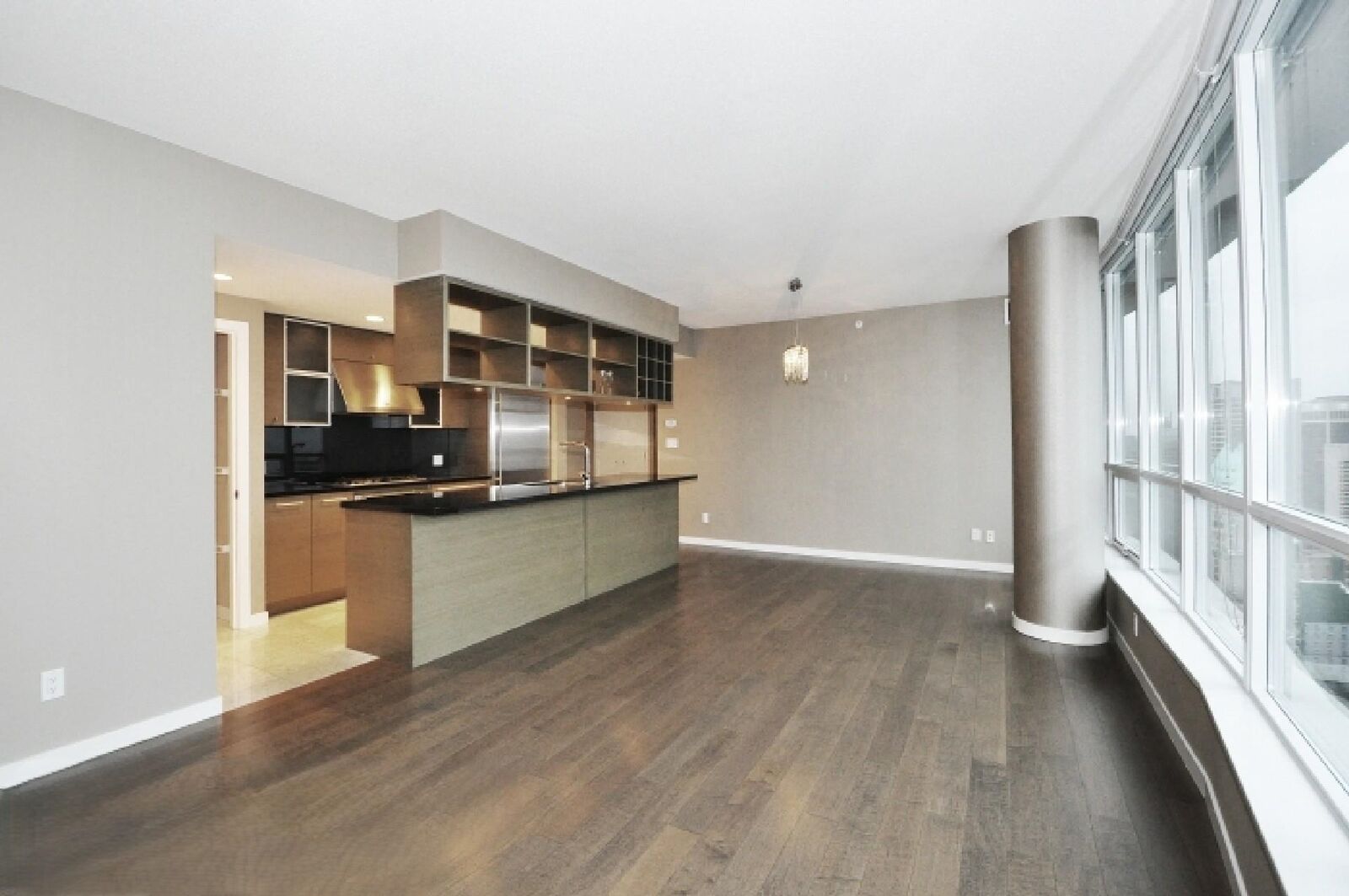 Property Photo: 833 Seymour Street 3806 BC V6B 0G4