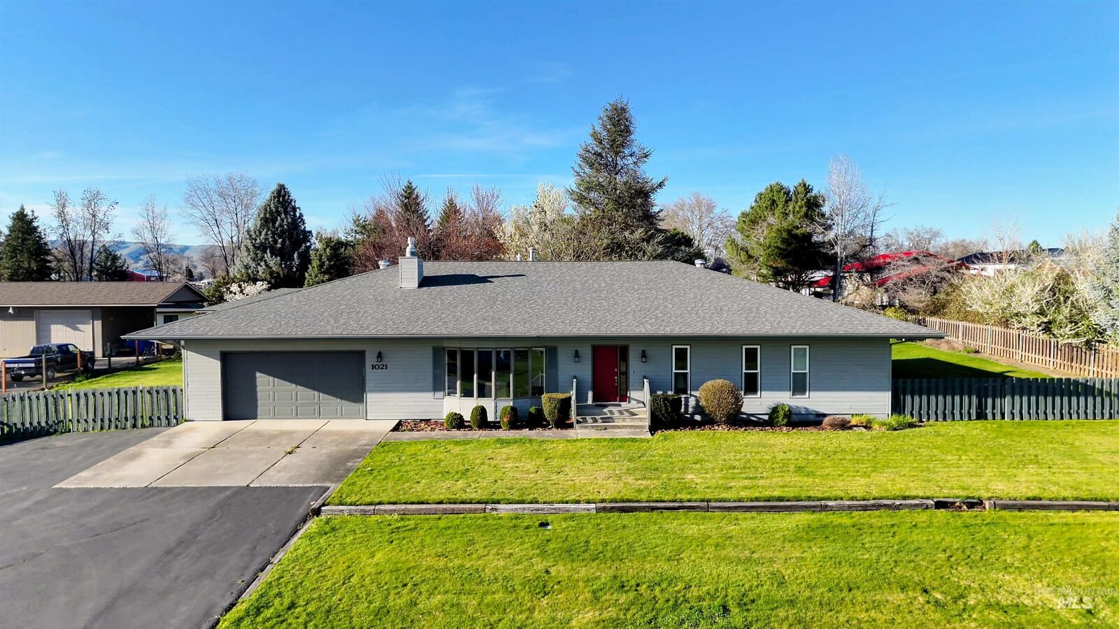 Property Photo:  1021 Grelle Avenue  ID 83501 