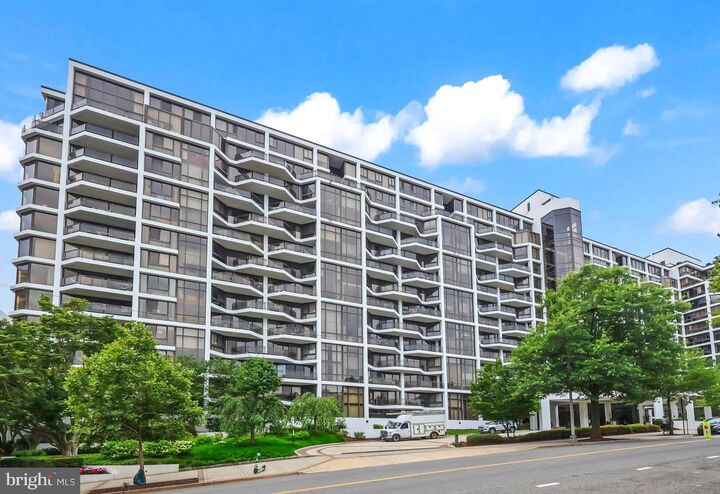 Property Photo:  1530 Key Boulevard 920  VA 22209 