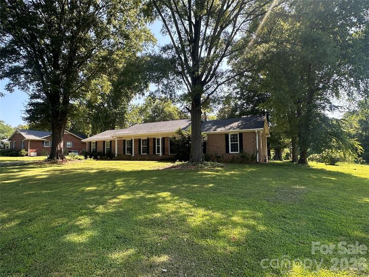 Property Photo: 5836 Lebanon Road NC 28227