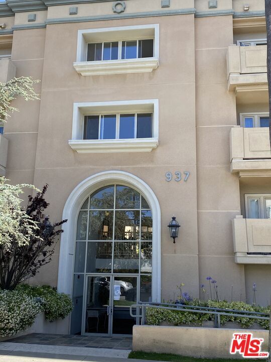 Property Photo: 937 12th St CA 90403