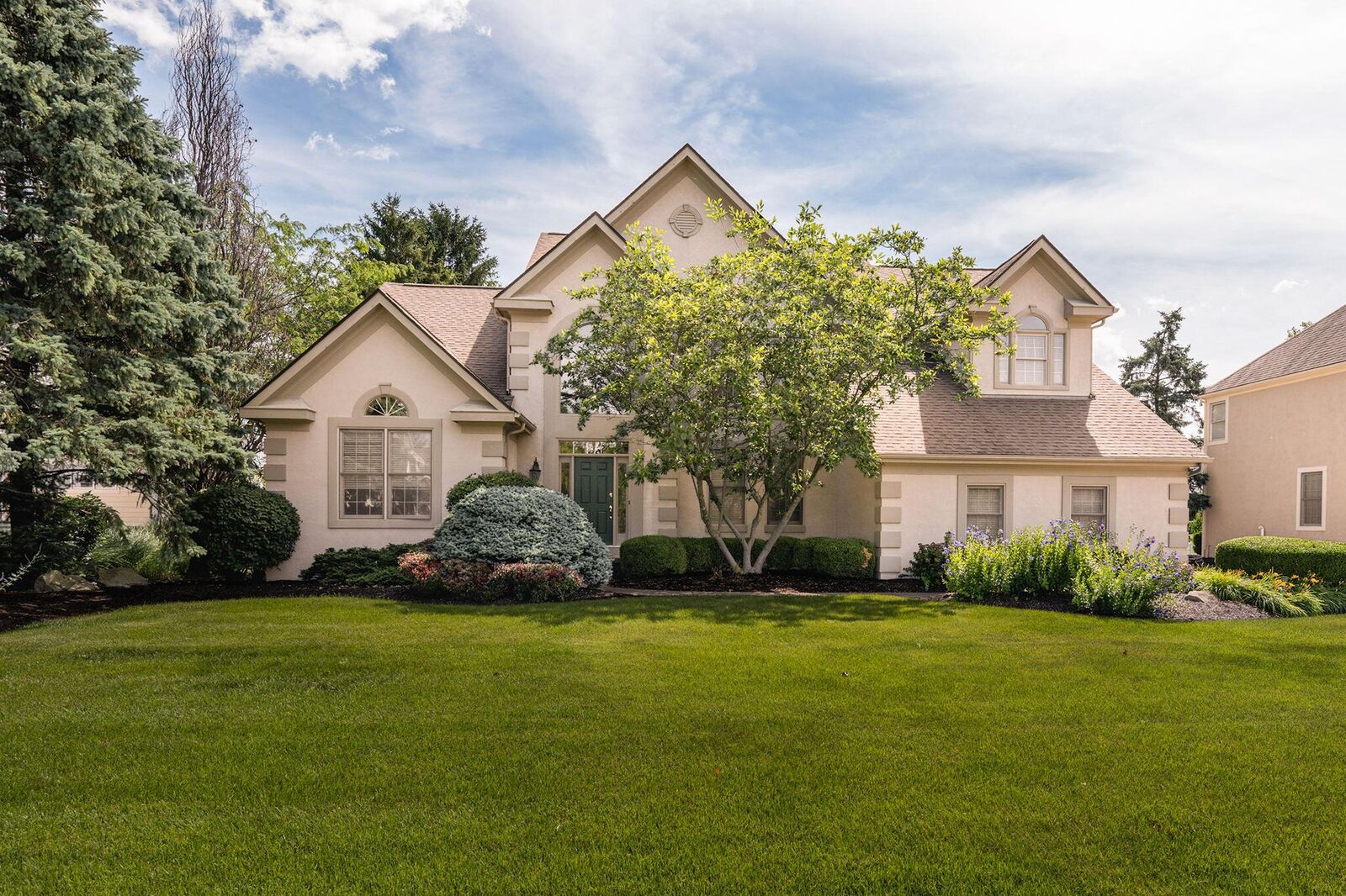 Property Photo:  5816 Heritage Lakes Drive  OH 43026 