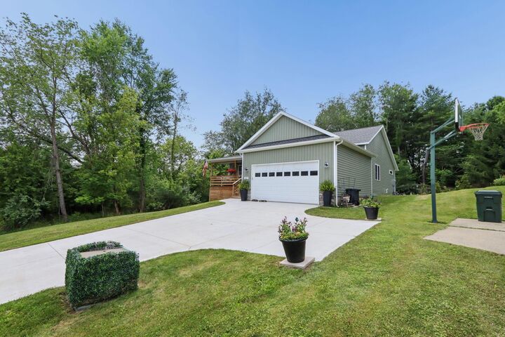 Property Photo:  421 McIntosh Drive  OH 43028 