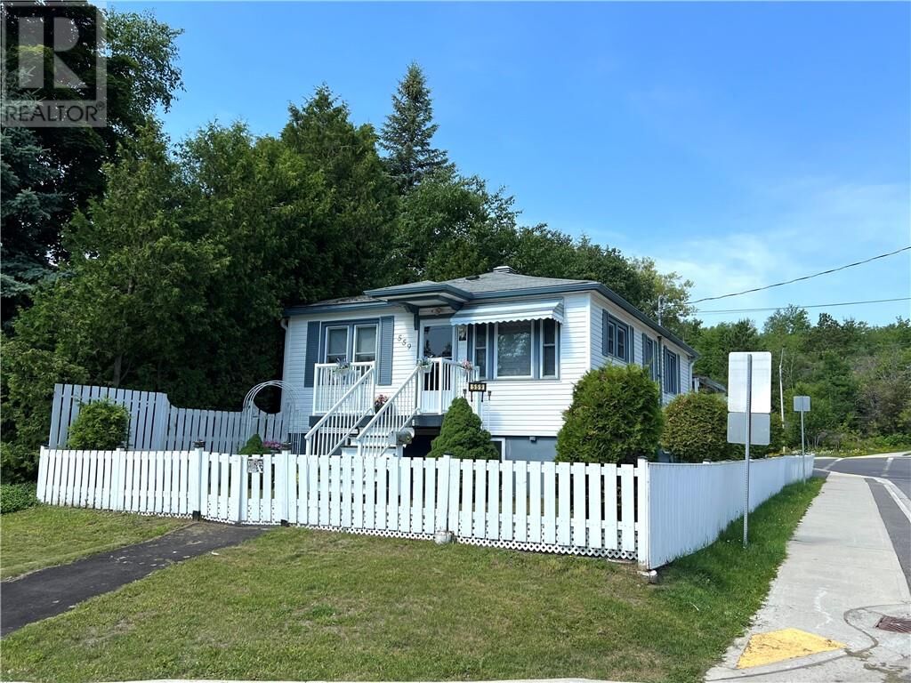 Property Photo:  559 Tedman Avenue  ON P3C 5B1 