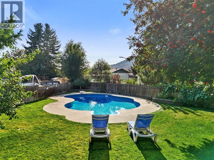 Property Photo: 285 Huckleberry Place BC V2H 1M4