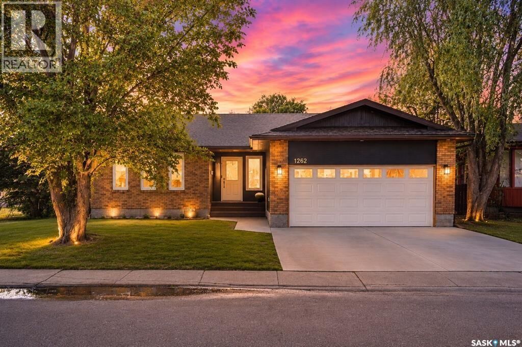 Property Photo:  1262 James Crescent  SK S4N 6A5 