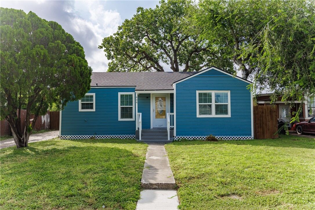 Property Photo:  434 Dixon Drive  TX 78408 