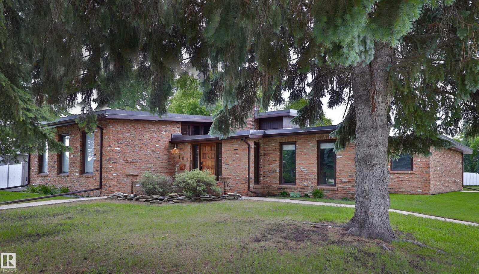 Property Photo: 103 Evergreen Crescent AB T9A 2C9