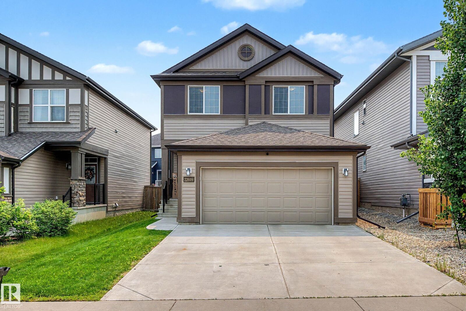 Property Photo:  22609 94A Avenue NW  AB T5T 7B2 