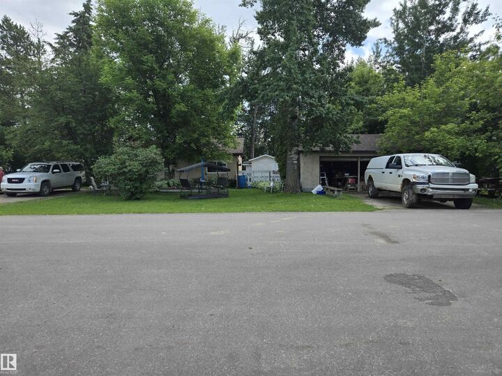 Property Photo:  5211 47 Avenue  AB T0E 0A0 