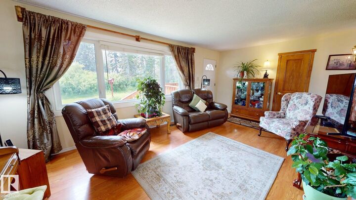 Property Photo: 5004 50 Avenue AB T0E 0T0