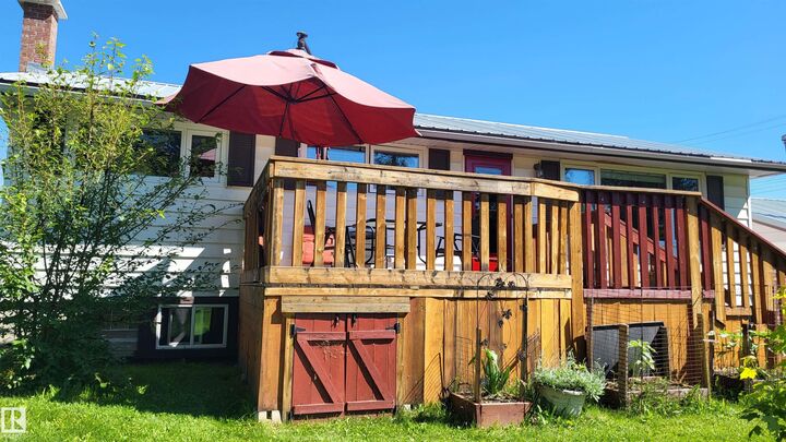 Property Photo:  5004 50 Avenue  AB T0E 0T0 
