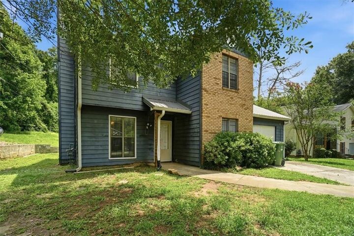 Property Photo:  194 Brownlee Road SW  GA 30331 
