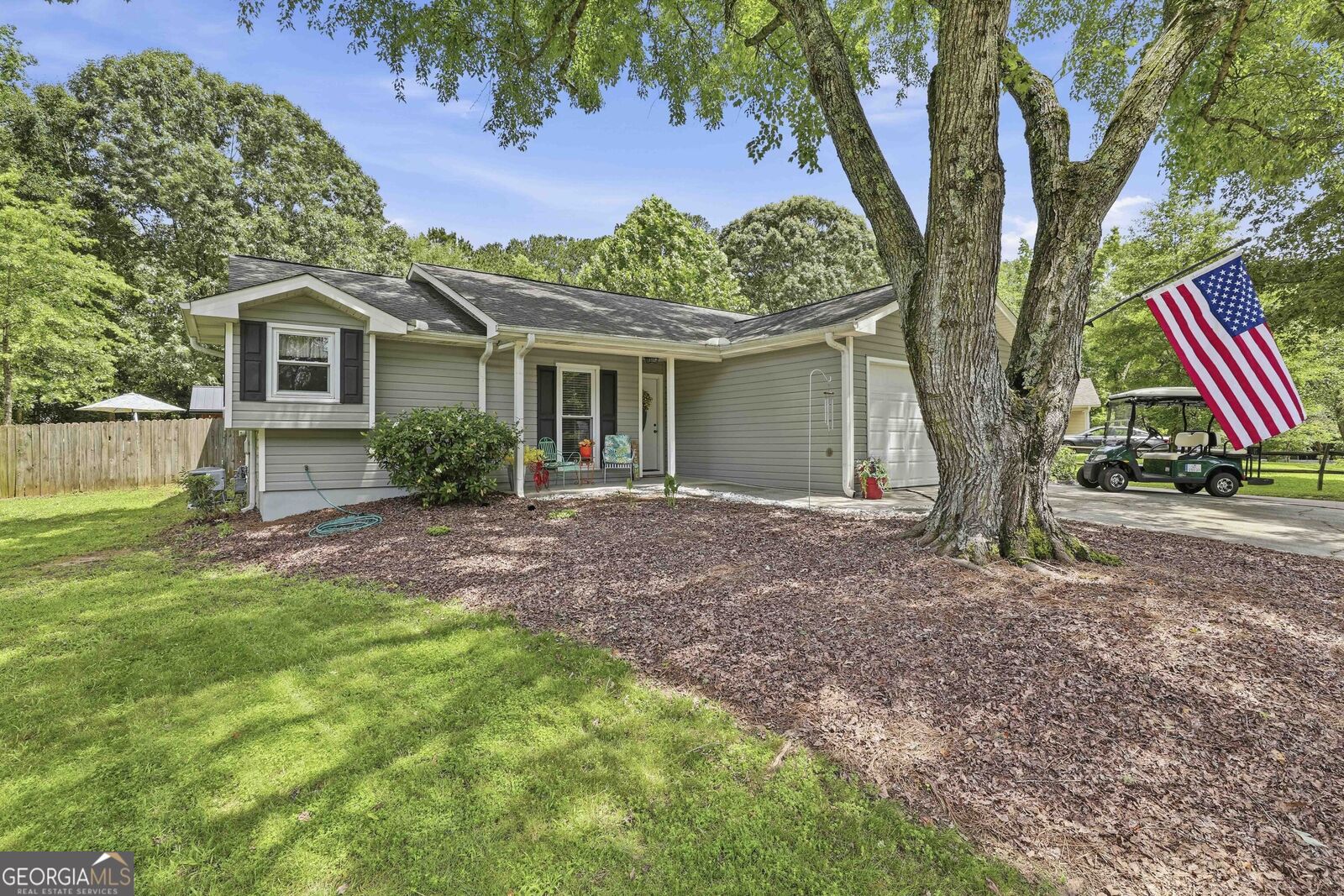 Property Photo: 414 Deergrass Trail GA 30269