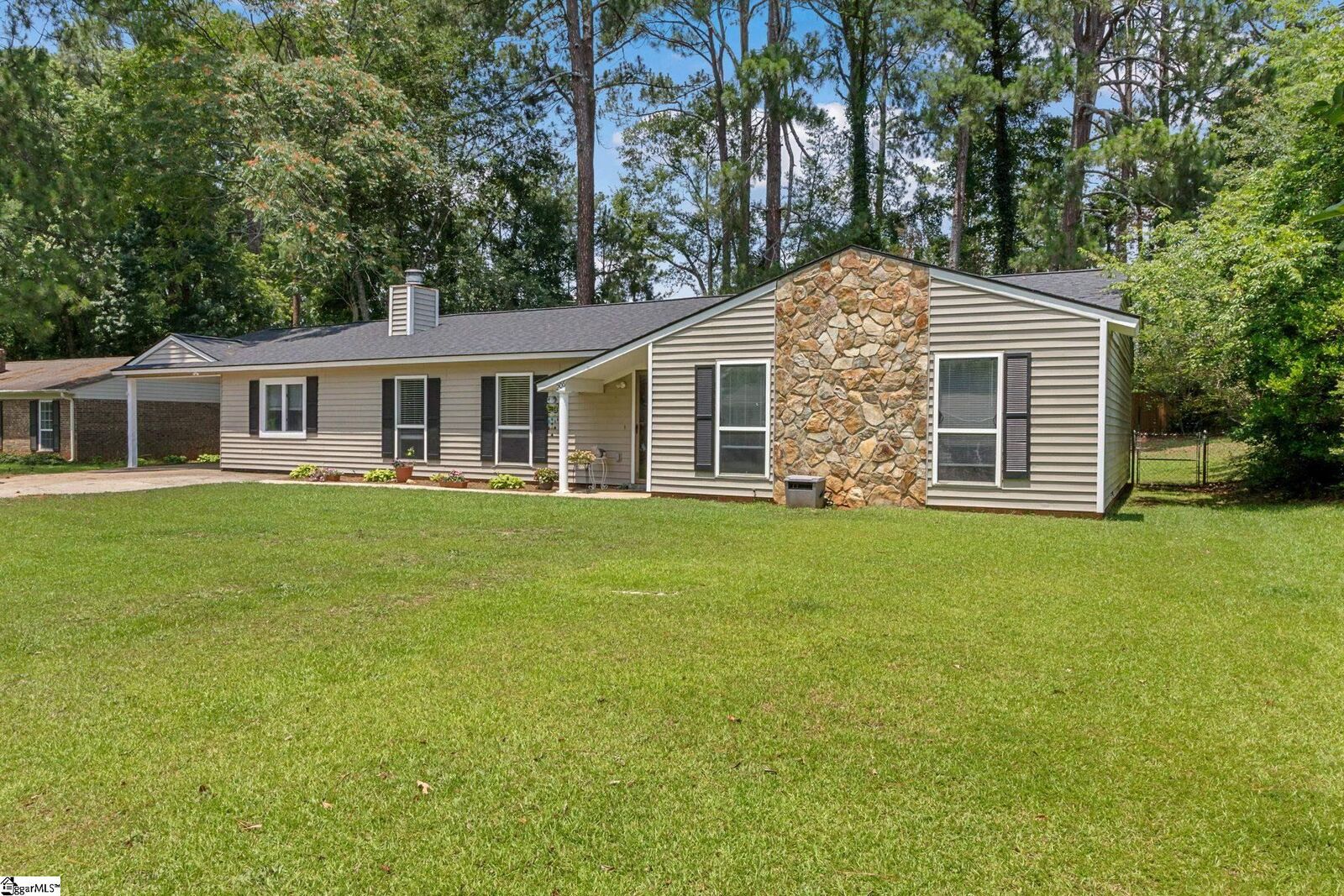 Property Photo:  206 Aberdeen Lane  SC 29307 