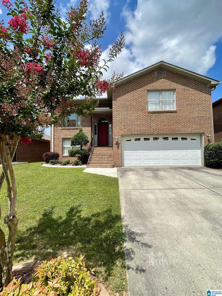 Property Photo:  1607 Parkman Street  AL 35055 