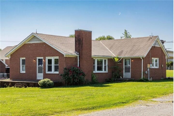 Property Photo:  820 Suncrest Orchard Road  NC 28659 