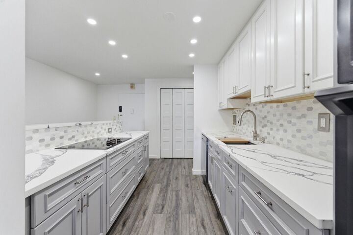 Property Photo: 7855 Boulevard 17I NJ 07047