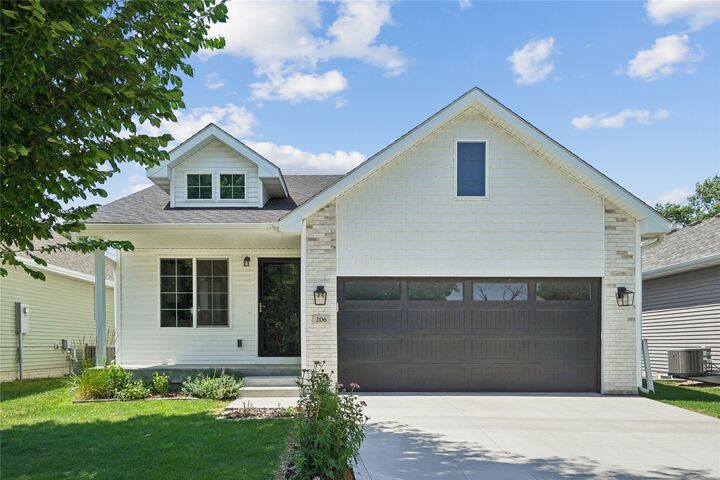 Property Photo:  206 E Broadway Street  IA 50226 