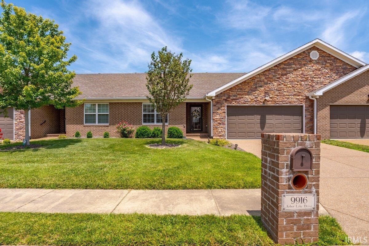 Property Photo:  9916 Arbor Lake Drive  IN 47630 