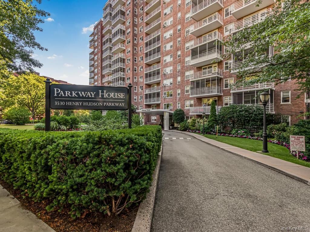 Property Photo:  3530 Henry Hudson Parkway E 5B  NY 10463 