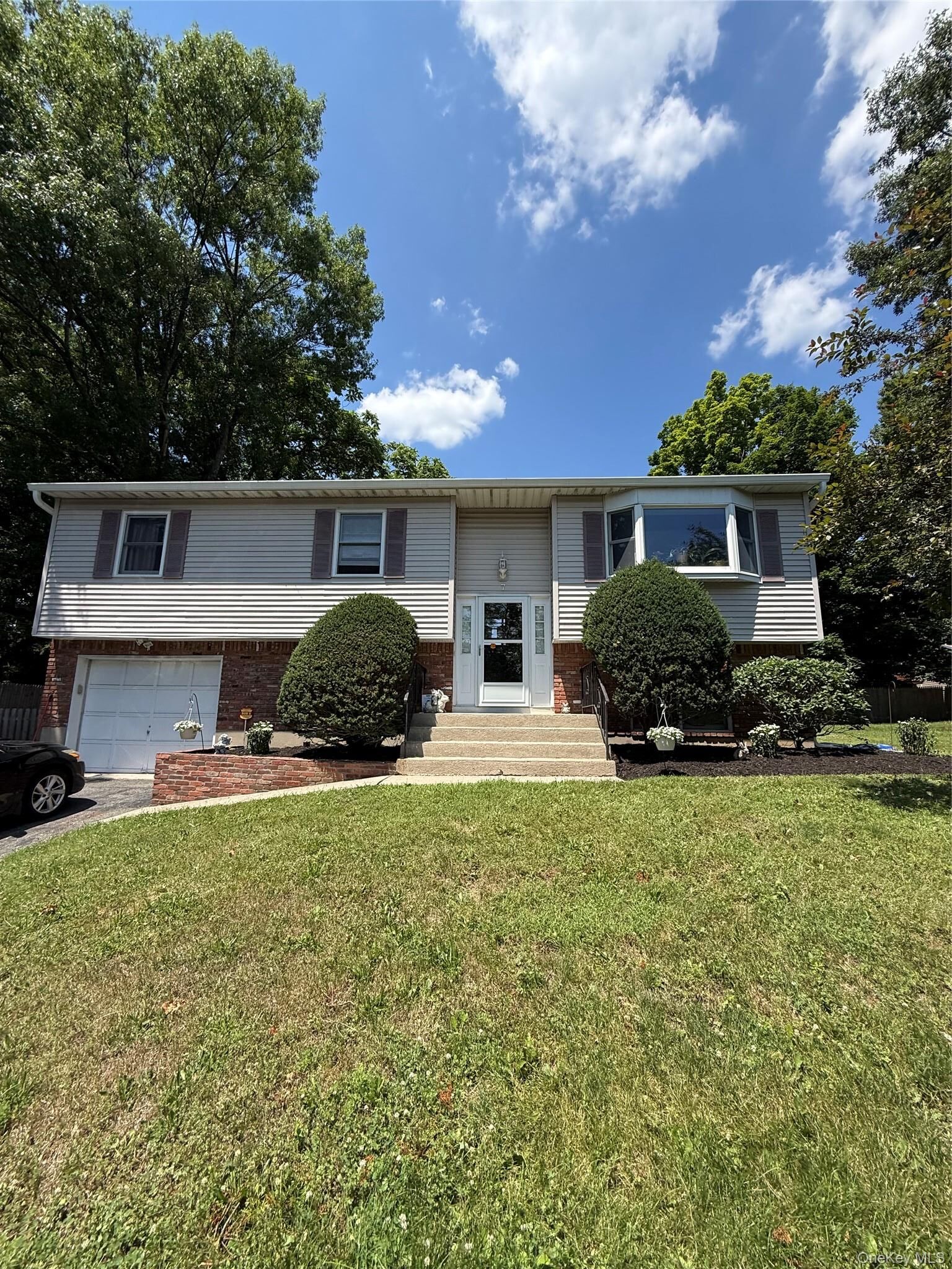 Property Photo:  7 Twin Court  NY 10965 