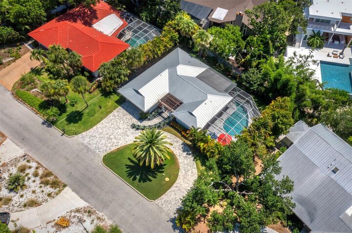 Property Photo:  622 Tropical Circle  FL 34242 