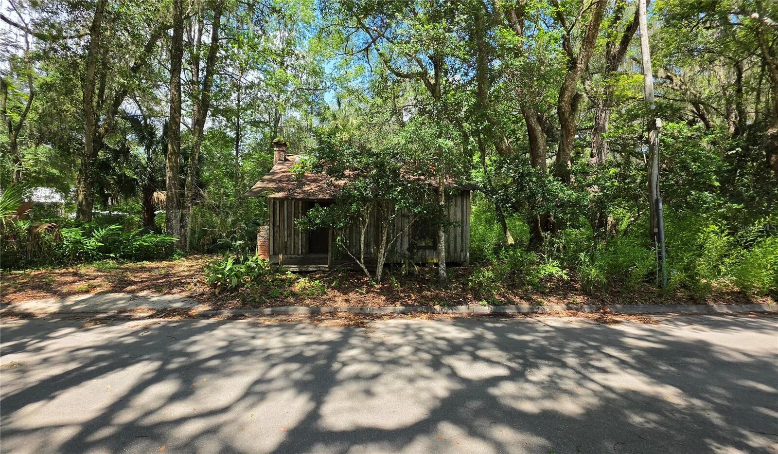 Property Photo:  304 NW 5th Street  FL 32667 