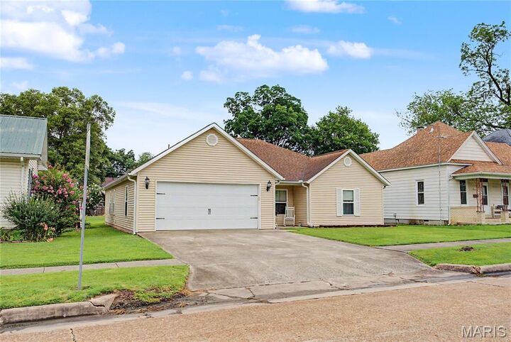 Property Photo: 217 Elliott Avenue MO 63740