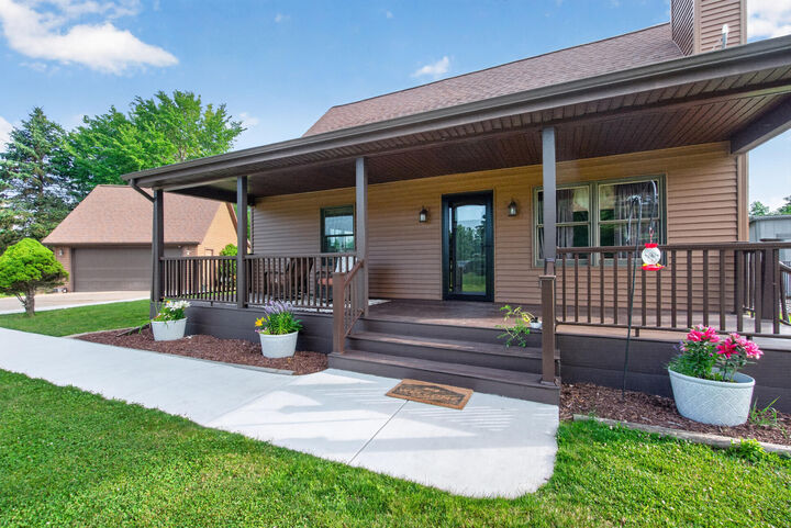 Property Photo:  26999 Division Drive  MI 49224 