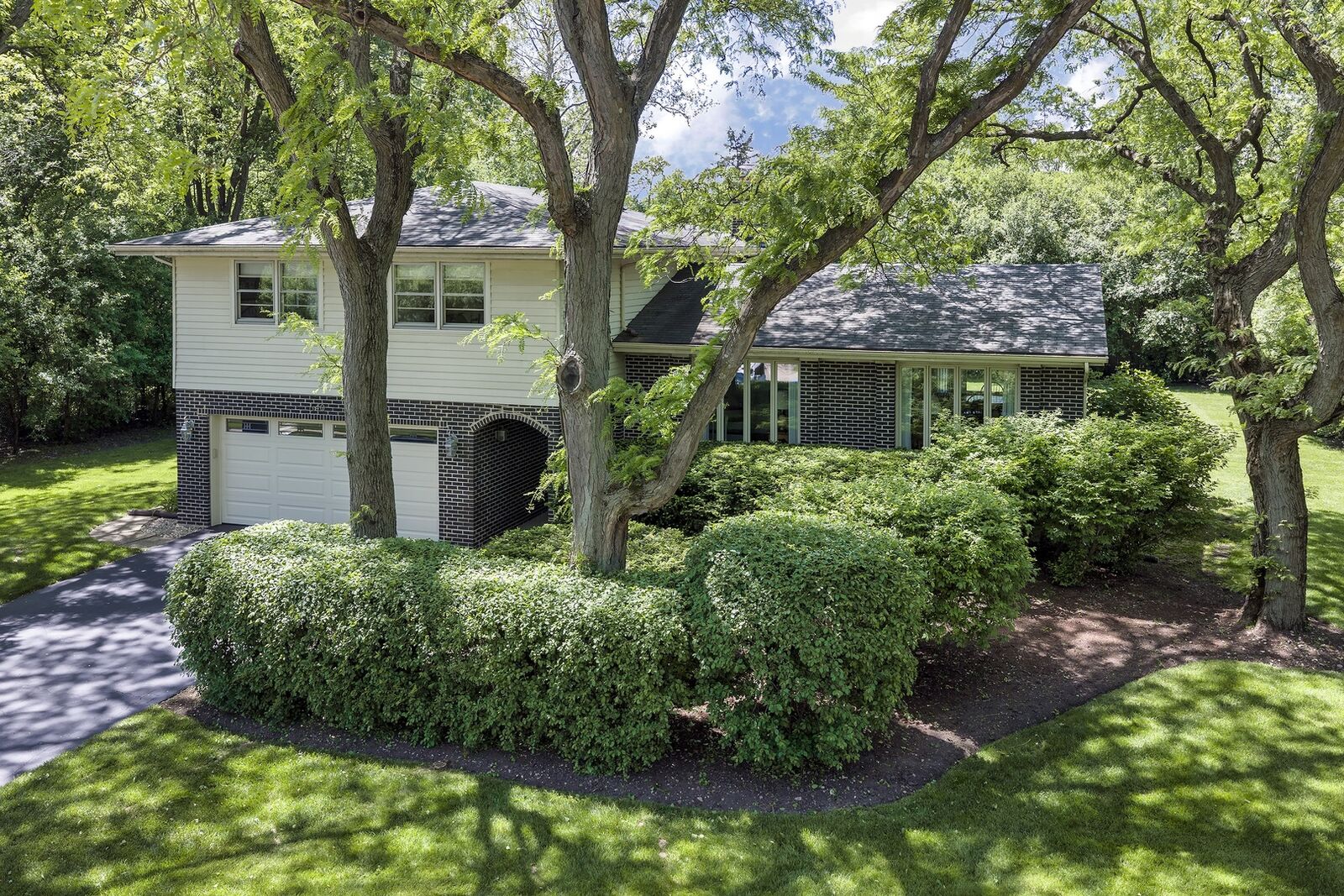 Property Photo: 640 Wilmot Road IL 60015