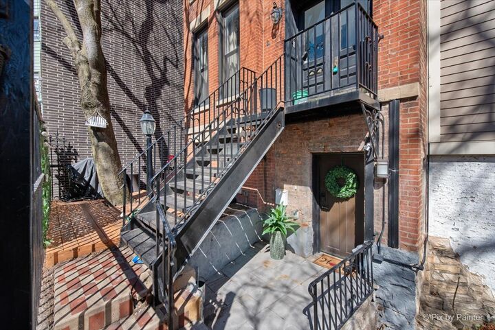 Property Photo: 1969 N Lincoln Avenue 1 IL 60614