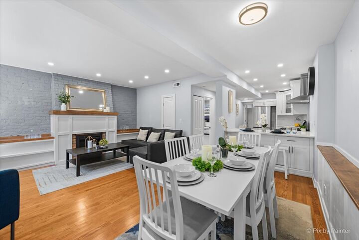 Property Photo:  1969 N Lincoln Avenue 1  IL 60614 