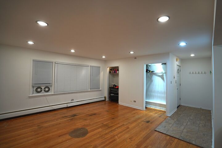 Property Photo:  4700 N Ashland Avenue 1  IL 60640 