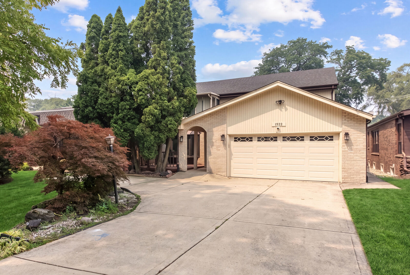 Property Photo: 1522 Monroe Avenue IL 60305