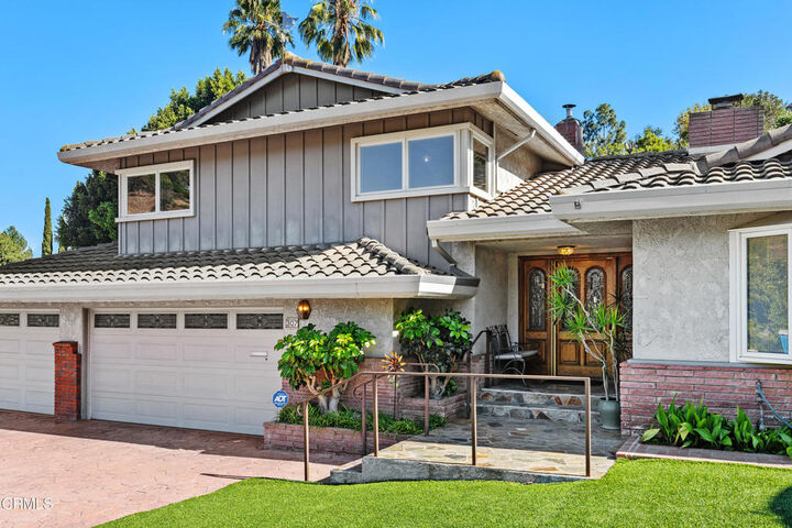 Property Photo: 307 Los Alisos Street CA 91030