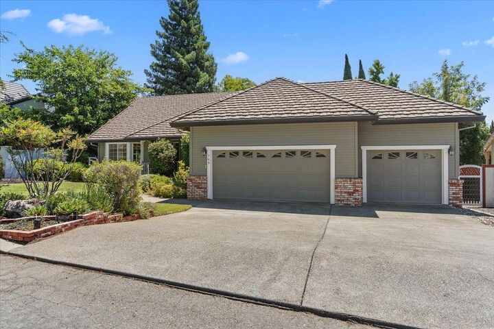 Property Photo: 769 Oak Crest Circle CA 95667