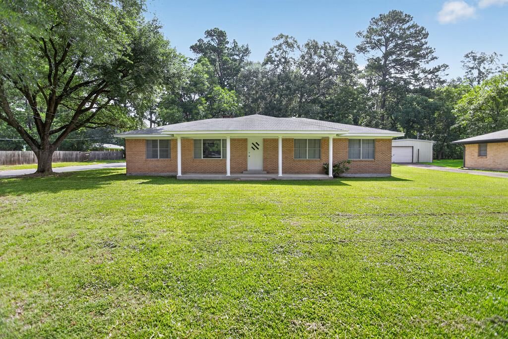 Property Photo: 1303 Shadybrook Lane TX 75904