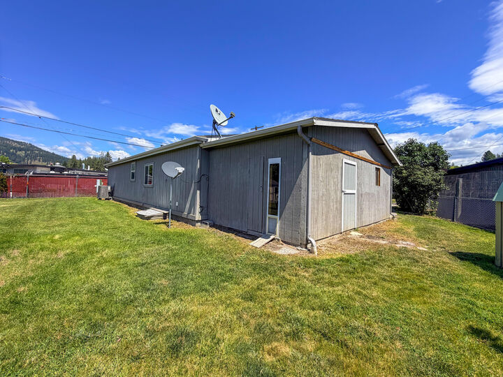 Property Photo:  580 S Madison St  WA 99114 