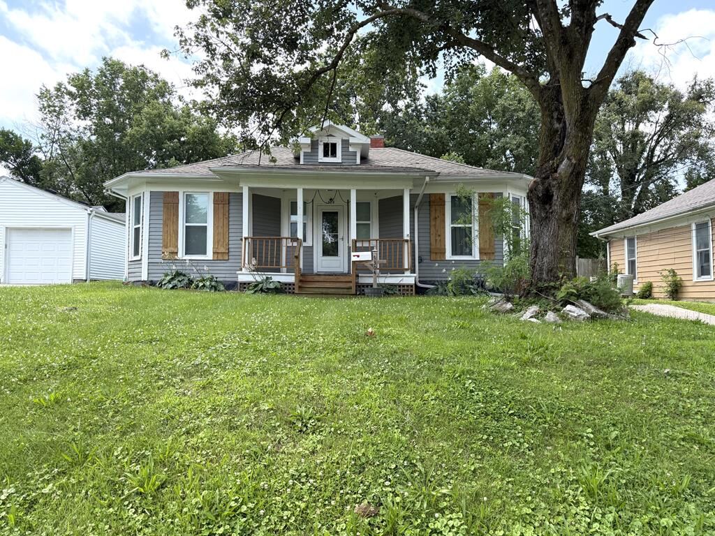 Property Photo:  1304 Jackson Street  MO 64601 
