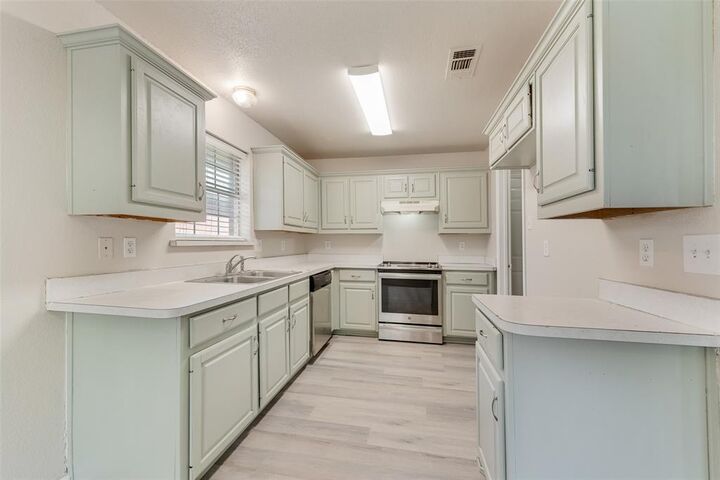 Property Photo: 220 Hollywood Drive TX 75154