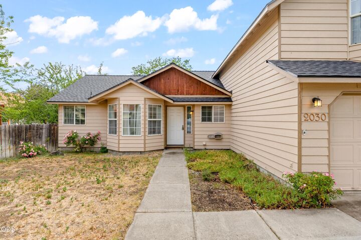 Property Photo: 2030 SW 28th Court OR 97756