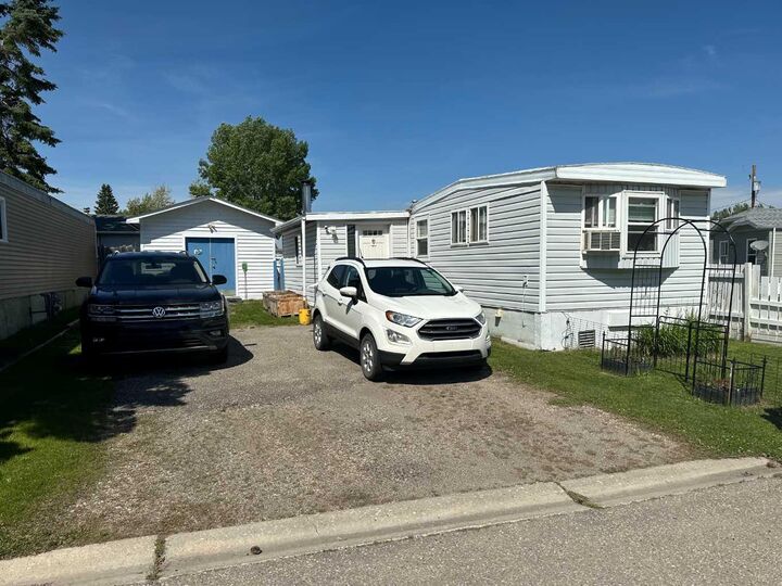 Property Photo: 1190 15 Avenue 49 AB T0M 0W0