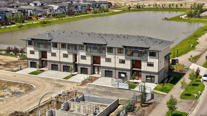 Property Photo:  30 Creekside Villas SW 703  AB T1T 1Z1 