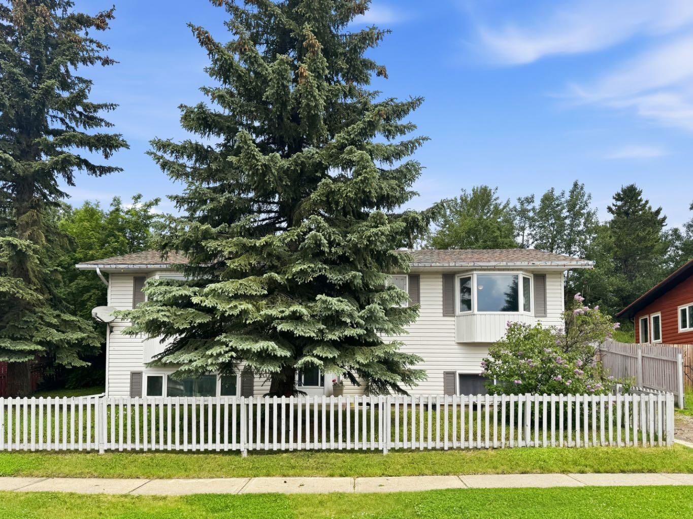 Property Photo:  10214 97 Avenue  AB T0E 0Y0 
