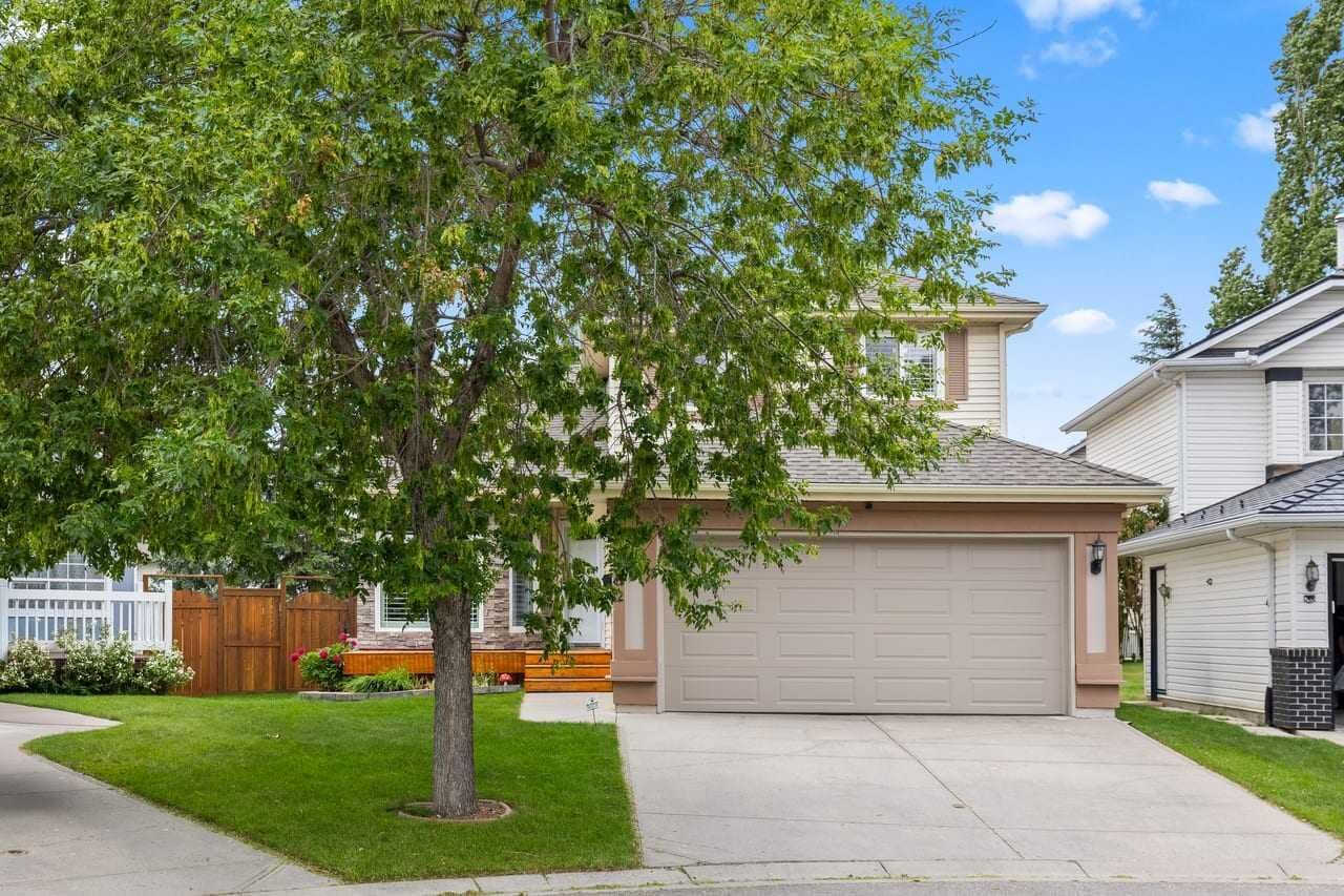 Property Photo: 152 Douglas Glen Mews SE AB T2Z 2M9