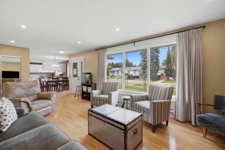 Property Photo: 5721 55 Avenue AB T4L 1L8